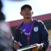 Ricardo Salampessy ketika mendampingi Persipura berlatih 