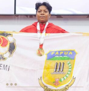 Atlet Kempo Papua, Siti Safina Rahareng meraih medali emas pada PON Beladiri di Kudus 
