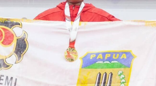 Atlet Kempo Papua, Siti Safina Rahareng meraih medali emas pada PON Beladiri di Kudus 