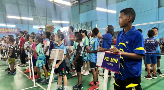 Peserta kejuaraan bulutangkis se-tanah Papua mandala series 2025
