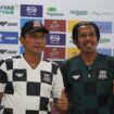 Pelatih dan pemain Deltras Sidoarjo (Widodo Cahyono Putra dan Bima Ragil) 