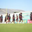 Skuad Persipura saat menjajal rumput Stadion Gelora Delta Sidoarjo 