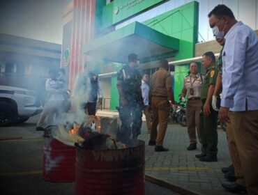 Pemusnahan mahkota cenderawasih oleh BBKSDA dengan cara dibakar yang menuai kecaman 