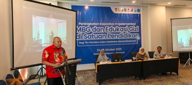 Wagub Papua, Aryoko Rumaropen saat membuka pelatihan peningkatan kapasitas implementasi MBG dan edukasi gizi bagi tim pembina Usaha Kesehatan Sekolah/Madrasah (UKS/M) / Istimewa