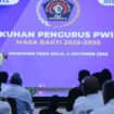 Menkomdigi Meutya Hafid memberikan arahan dalam Pengukuhan Pengurus Persatuan Wartawan Indonesia (PWI) Pusat Masa Bakti 2025-2030 di Monumen Pers Nasional, Surakarta, Sabtu (04/10/2025). Foto: Pey HS/Komdigi