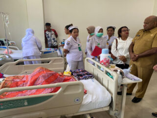 Gubernur Provinsi Papua, Matius Fakhiri saat melakukan sidak di RSUD Dok II Jayapura / dok Papua.go.id