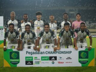Skuad Persipura Jayapura di Stadion Maguwoharjo, Sleman 
