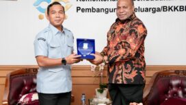 Gubernur Papua, Matius D. Fakhiri bersama Mendukbangga, Wihaji / Istimewa