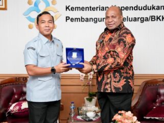 Gubernur Papua, Matius D. Fakhiri bersama Mendukbangga, Wihaji / Istimewa