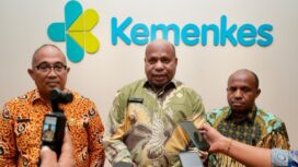 Gubernur Papua, Matius Fakhiri usai bertemu Menkes di Jakarta / Istimewa