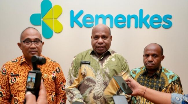 Gubernur Papua, Matius Fakhiri usai bertemu Menkes di Jakarta / Istimewa