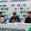 Rahmad Darmawan dan Adzib Al Hakim pada sesi konferensi pers jelang laga PSIS vs Persipura 