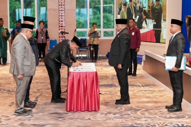 
					Pelantikan Pj Sekda Papua dan Pejabat Pimpinan Tinggi Pratama Papua / Istimewa