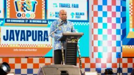 Gubernur Papua, Matius D. Fakhiri memberikan sambutan dalam gelaran Livin' Fest Mandiri 2025 / Istimewa