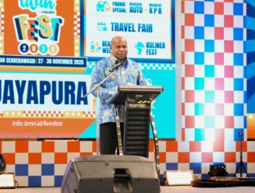 Gubernur Papua, Matius D. Fakhiri memberikan sambutan dalam gelaran Livin' Fest Mandiri 2025 / Istimewa