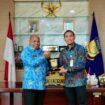 Gubernur Papua, Matius D. Fakhiri bersama Executive General Manager Pertamina Patra Niaga Regional Papua Maluku, Awan Raharjo / Istimewa