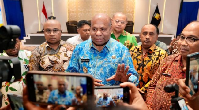 Gubernur Provinsi Papua, Matius D. Fakhiri / Istimewa