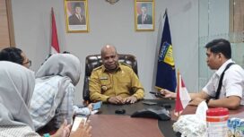 Gubernur Papua, Matius Fakhiri ketika diwawancara / Voxpapua