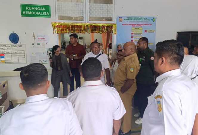 
					Gubernur Papua, Matius Fakhiri melakukan sidak di RSUD Jayapura / Voxpapua