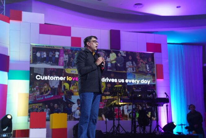 
					President Director and Chief Executive Officer Indosat Ooredoo Hutchison, Vikram Sinha