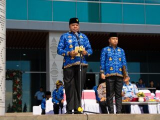 Gubernur Papua, Matius D. Fakhiri dalam upacara peringatan HUT KORPRI / Istimewa