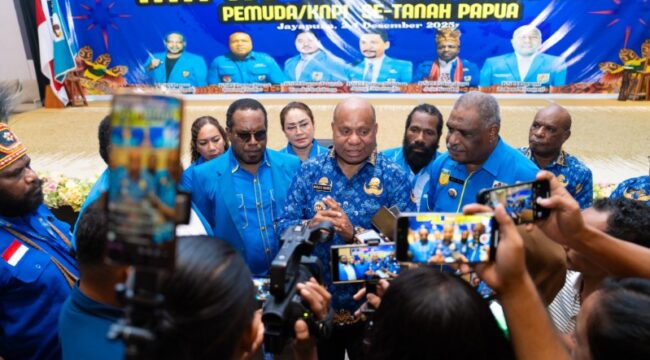 Gubernur Papua, Matius D. Fakhiri saat menghadiri Rakor KNPI / Istimewa