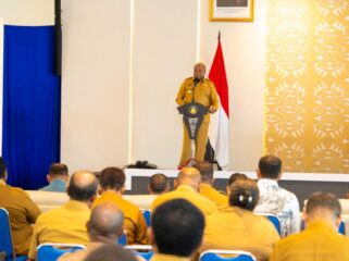 Gubernur Papua, Matius D. Fakhiri memberikan sambutan dalam peluncuran program layanan tiket gratis Natal dan Tahun Baru / Istimewa