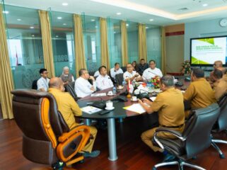 Dewan Energi Nasional (DEN) saat bertemu dengan Gubernur Papua, Matius D. Fakhiri / Istimewa