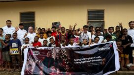 Indosat Berbagi Kasih dan menyerahkan donasi di Panti Asuhan Pembawa Terang Jayapura