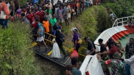 Para pemudik yang baru turun dari kapal / Istimewa