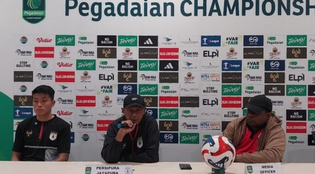 Kubu Persipura pada konferensi pers jelang laga vs Persela / Istimewa