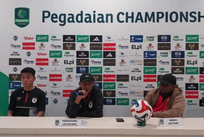 
					Kubu Persipura pada konferensi pers jelang laga vs Persela / Istimewa