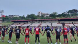 Skuad Persipura usai berlatih di Stadion Mandala