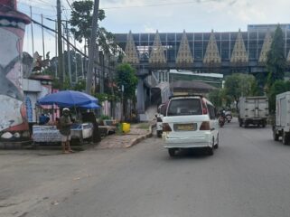 Tampak angkot trayek E sedang menunggu penumpang di depan GOR Cenderawasih / Euforia.id