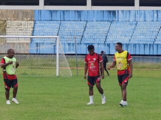 Osas Saha sudah bergabung dengan rekan-rekannya dalam sesi latihan Persipura di Stadion Mandala / Euforia.id