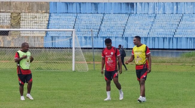 Osas Saha sudah bergabung dengan rekan-rekannya dalam sesi latihan Persipura di Stadion Mandala / Euforia.id