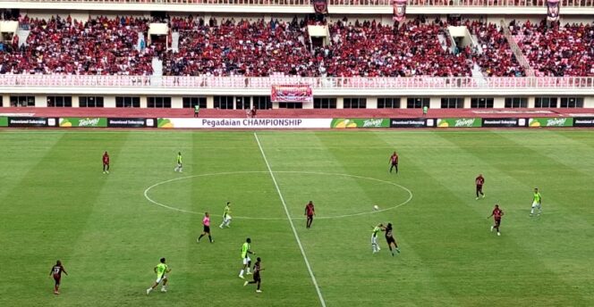 
					Laga Persipura vs PSS di Stadion Lukas Enembe / Euforia.id