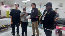 Penyerahan santunan oleh manajemen Persipura kepada keluarga fans yang meninggal saat laga Persipura vs PSS Sleman / Euforia.id