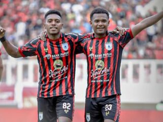 Jems Kelly Sroyer dan Ramai Rumakiek berselebrasi / Instagram Liga 2