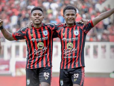 Jems Kelly Sroyer dan Ramai Rumakiek berselebrasi / Instagram Liga 2