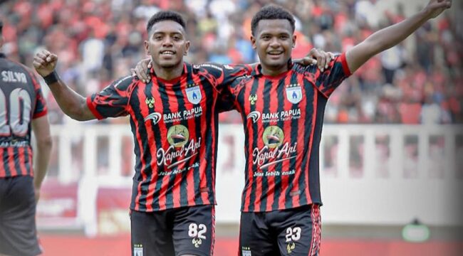 Jems Kelly Sroyer dan Ramai Rumakiek berselebrasi / Instagram Liga 2