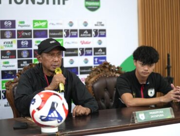 Pelatih Persipura, Rahmad Darmawan dan pemain Reno Salampessy / Istimewa