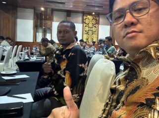 Ketua Jaringan Media Siber Indonesia (JMSI), wilayah Papua, Riyanto Nay bersama jurnalis beritapapua / Istimewa