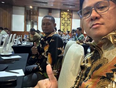 Ketua Jaringan Media Siber Indonesia (JMSI), wilayah Papua, Riyanto Nay bersama jurnalis beritapapua / Istimewa