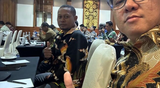 Ketua Jaringan Media Siber Indonesia (JMSI), wilayah Papua, Riyanto Nay bersama jurnalis beritapapua / Istimewa