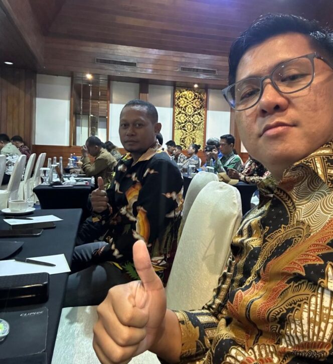 
					Ketua Jaringan Media Siber Indonesia (JMSI), wilayah Papua, Riyanto Nay bersama jurnalis beritapapua / Istimewa