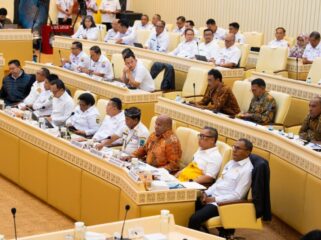 Gubernur Papua Matius D. Fakhiri menghadiri Rapat Kerja dan Rapat Dengar Pendapat Panitia Kerja (Panja) Perbatasan Negara Komisi II DPR RI / Istimewa