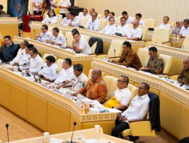 Gubernur Papua Matius D. Fakhiri menghadiri Rapat Kerja dan Rapat Dengar Pendapat Panitia Kerja (Panja) Perbatasan Negara Komisi II DPR RI / Istimewa