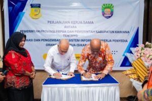 Gubernur Papua dan Bupati Kaimana menandatangani MoU replikasi pengembangan SIKAP OAP / Istimewa