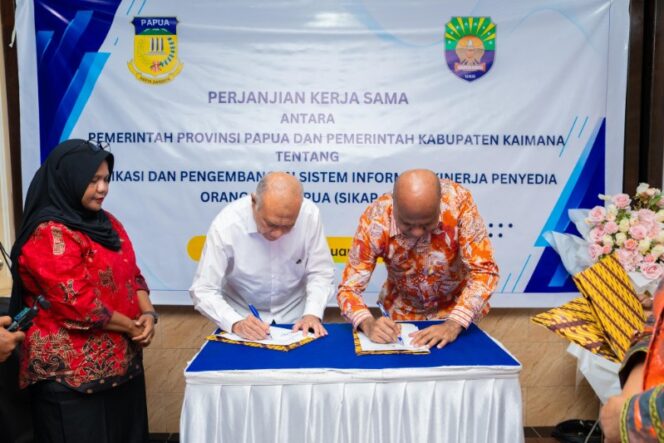 
					Gubernur Papua dan Bupati Kaimana menandatangani MoU replikasi pengembangan SIKAP OAP / Istimewa